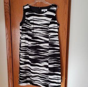 Jones Studio b&w sheath dress. Size 14W